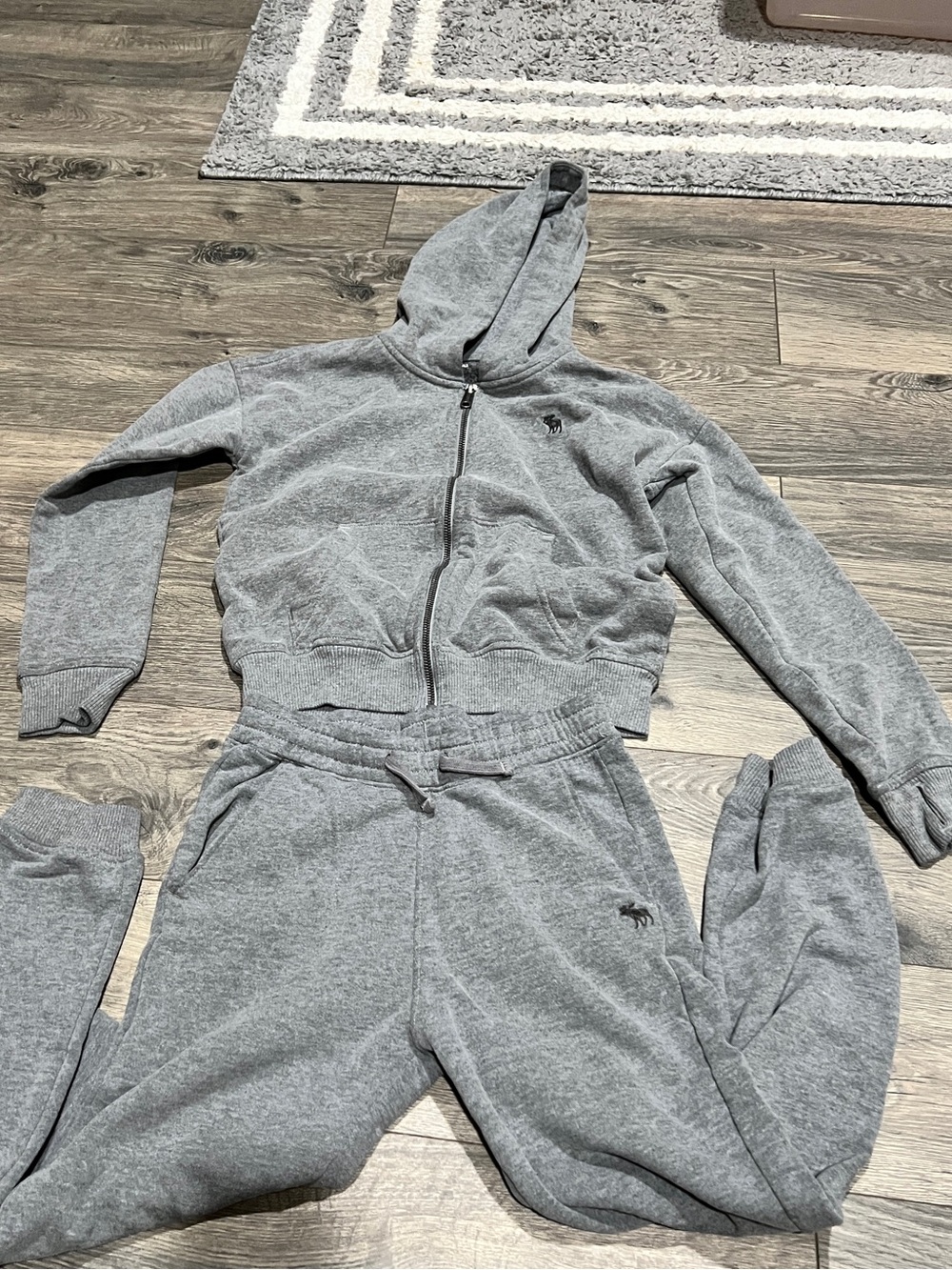 Abercrombie kids Gray Hooded Zip Jacket & Joggers Set boys